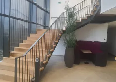 FIVES-SIEGE-SOCIAL-ESCALIER